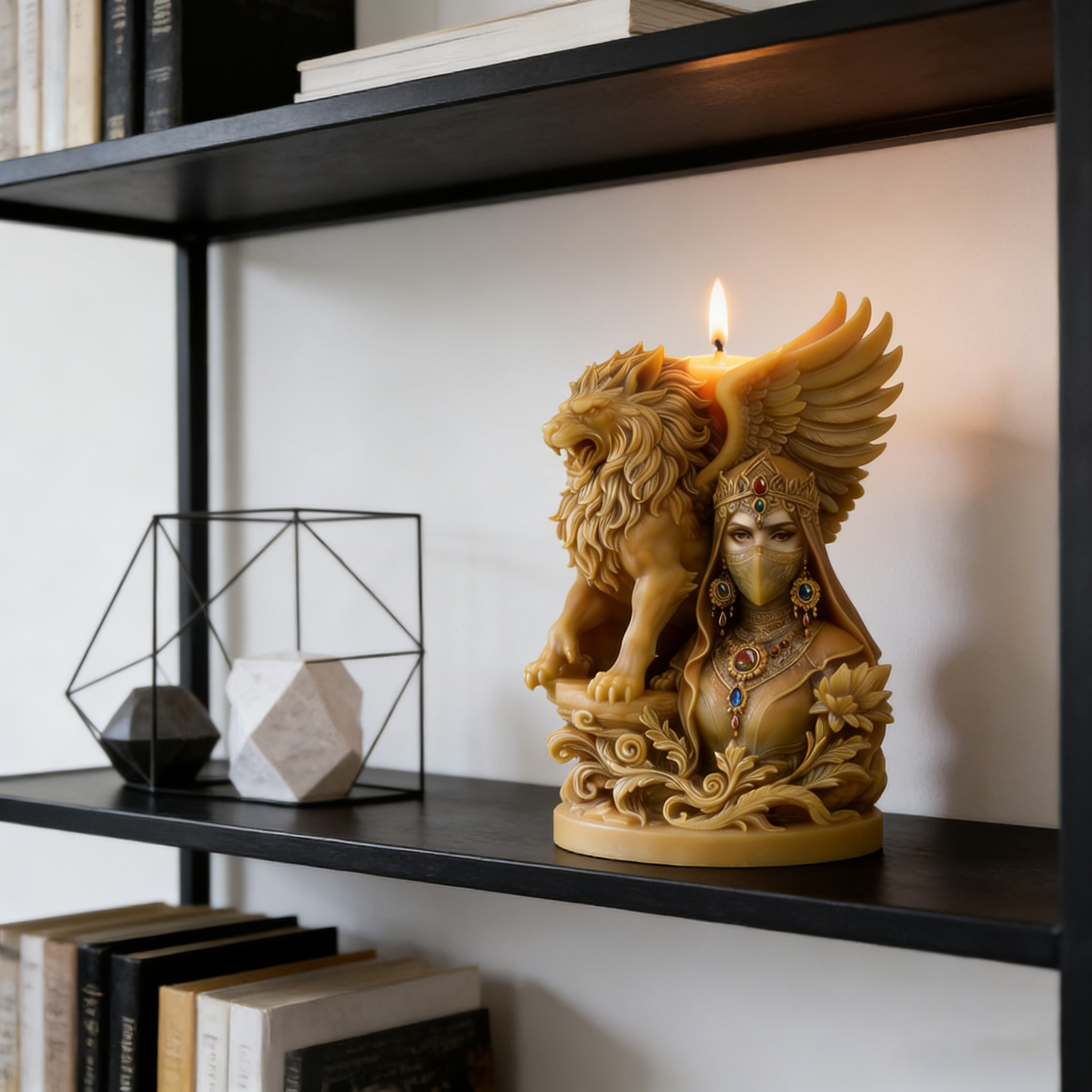 Vintage Masked Queen & Winged  - Candle. Queen recensione e prezzo
